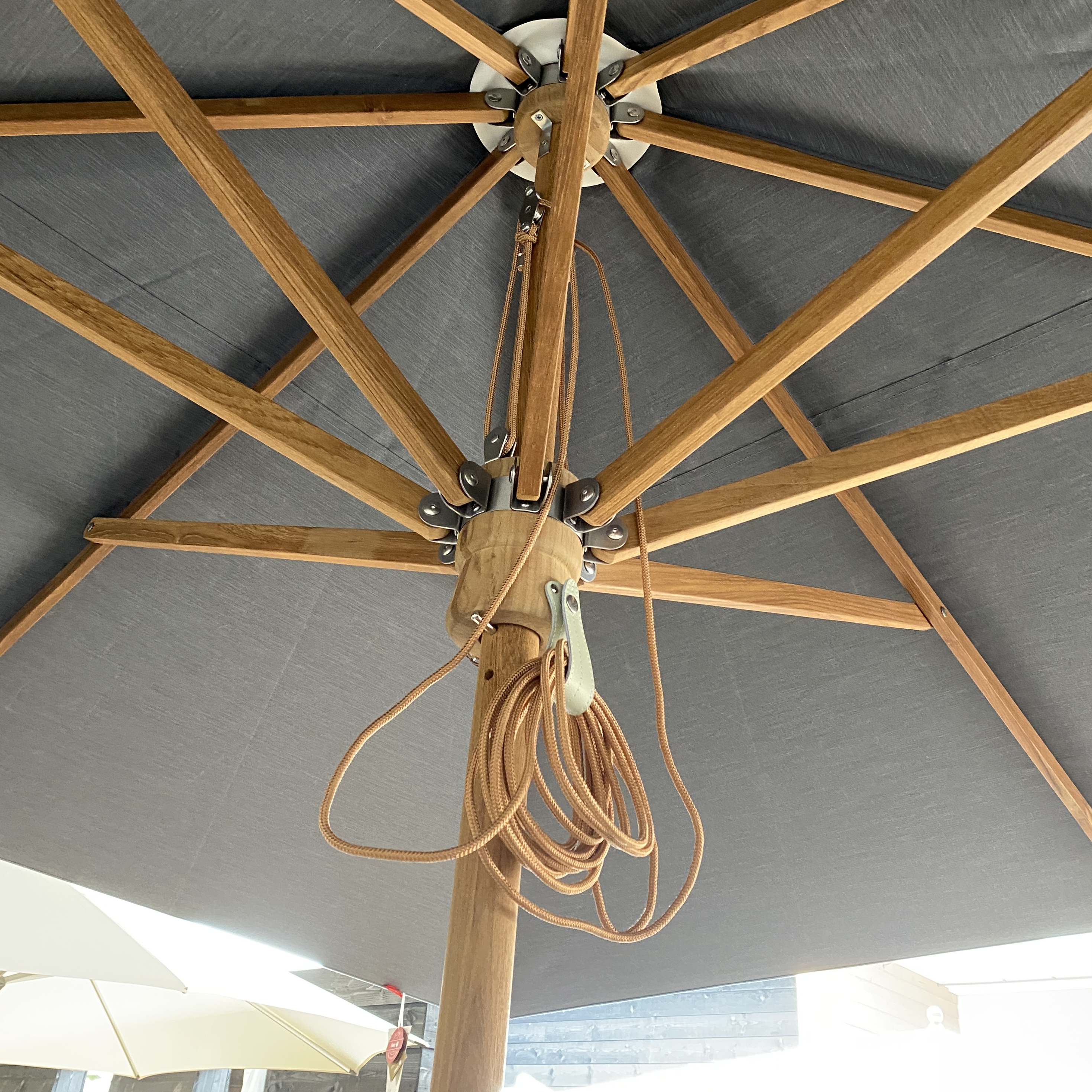 Houtstokparasol Glatz teakwood 330x330 cm.