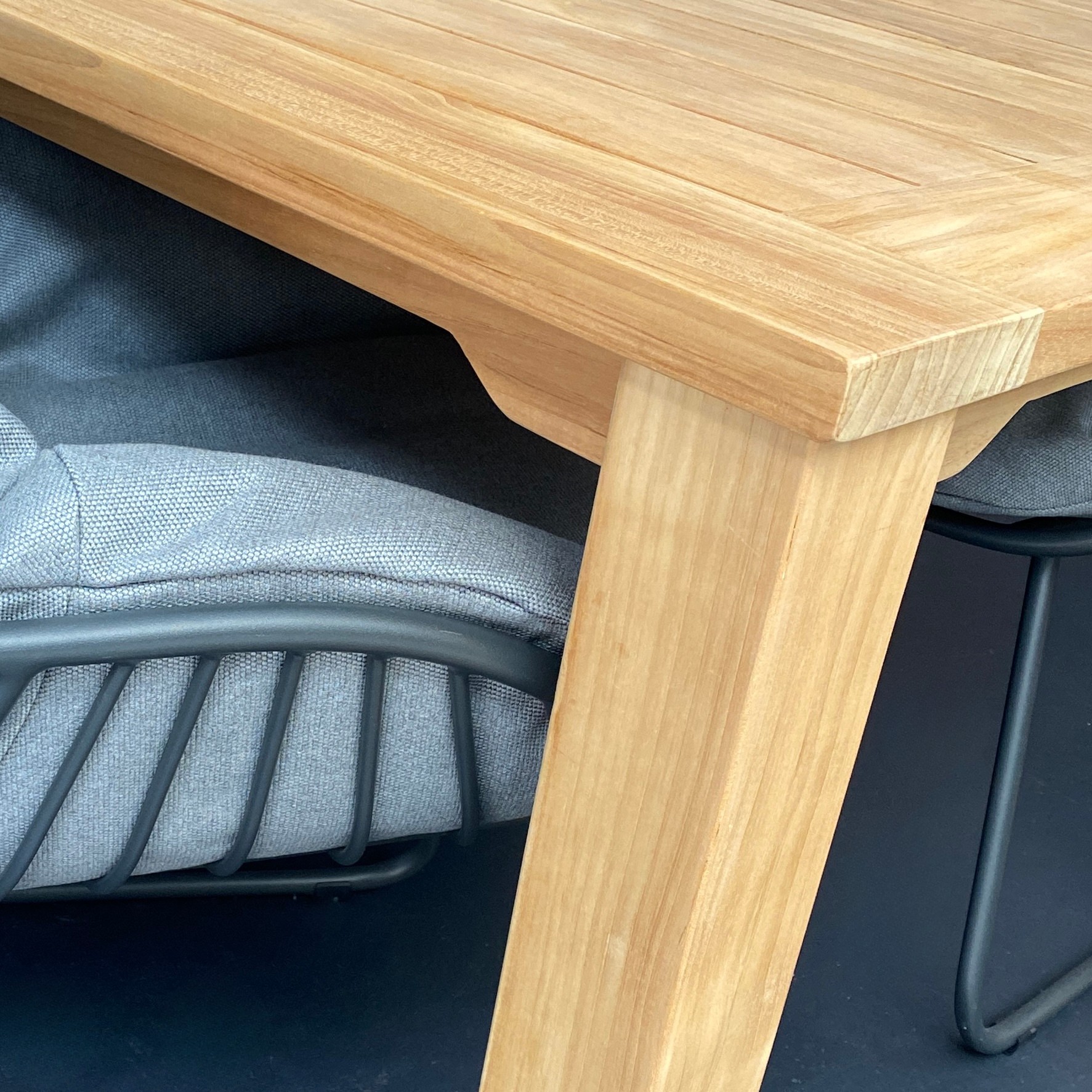 Diningset Traditional teak tafel MAXIMA en stoelen Solpuri CHILL
