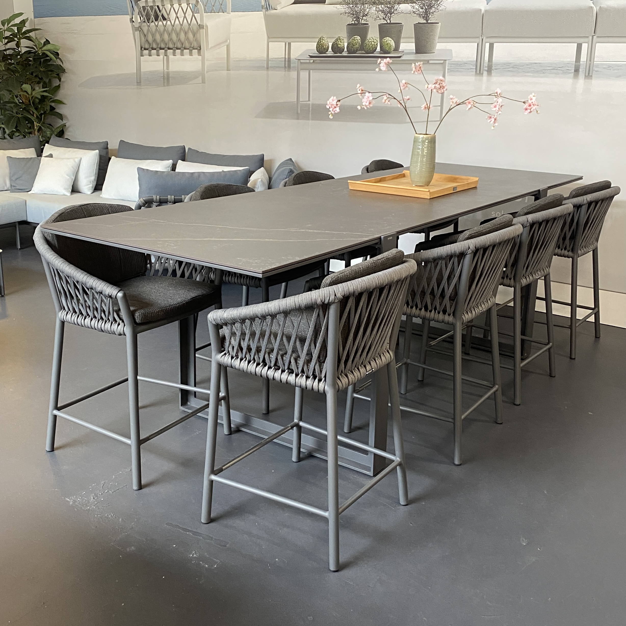 Sale Dining