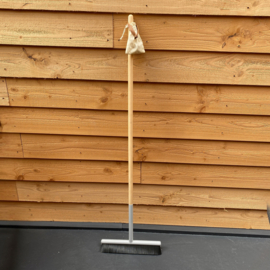 Rizz  indoorbezem kleur zilver met teak