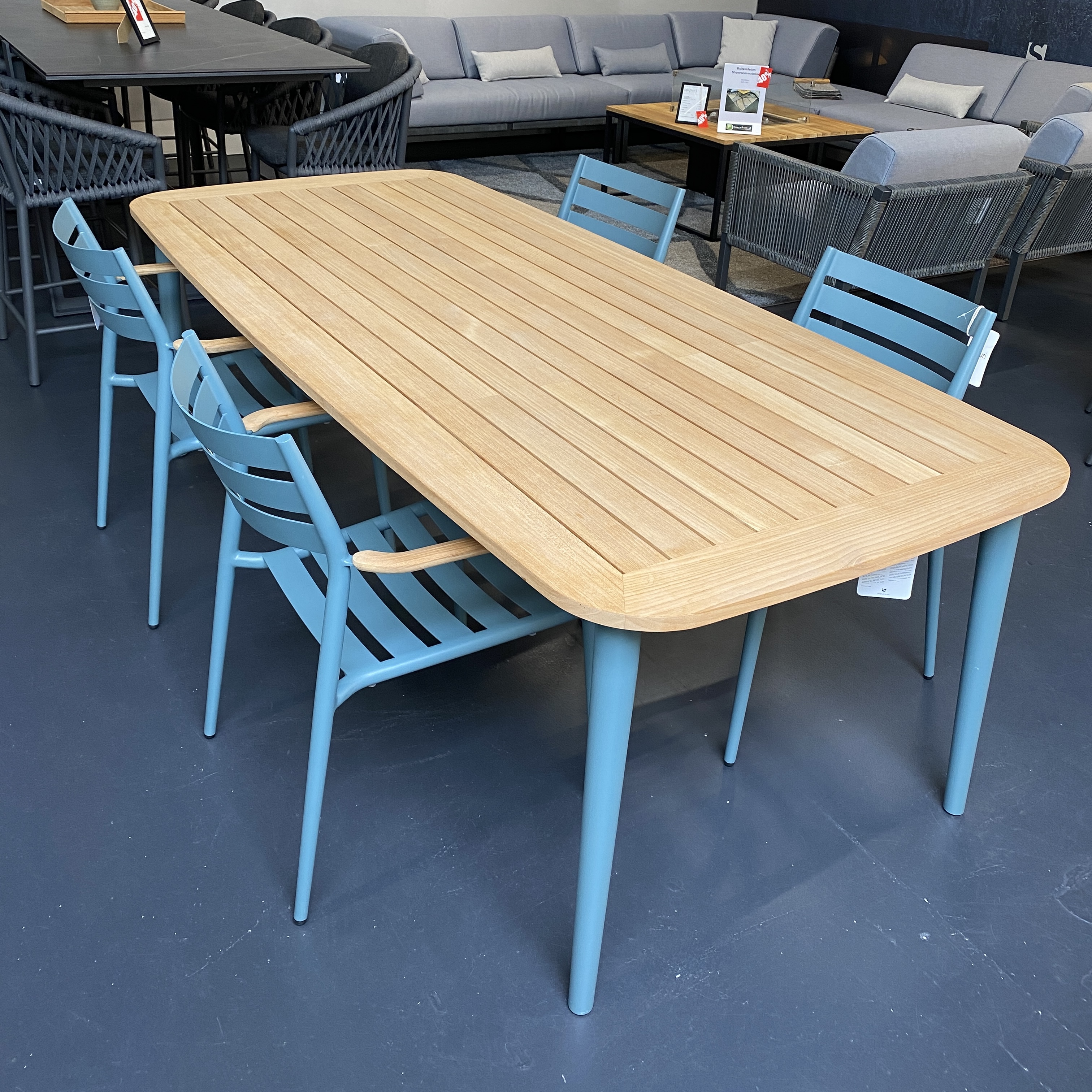 Diningset Solpuri tafel CHARLIE en stapelstoel PIA