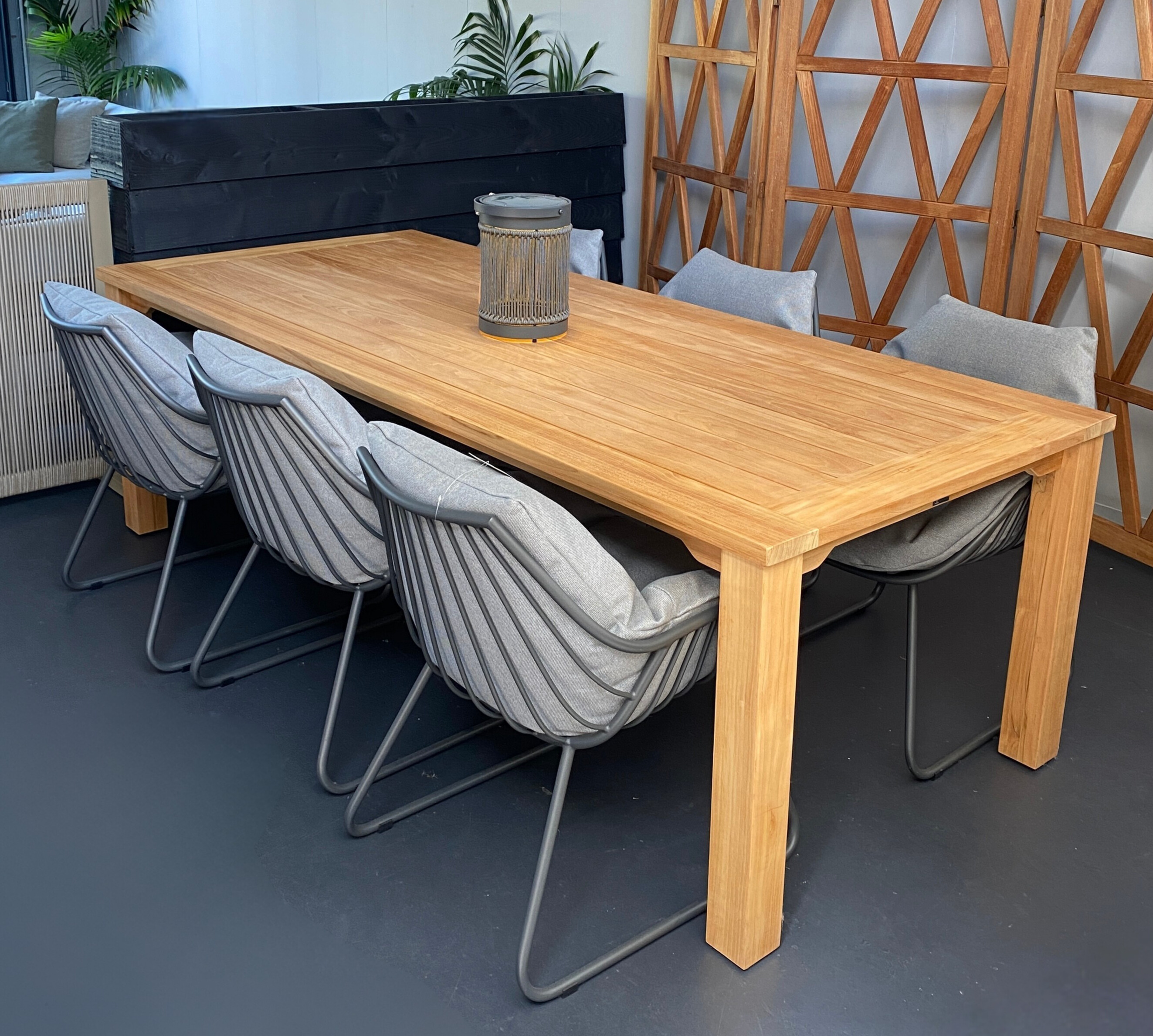 Diningset Traditional teak tafel MAXIMA en stoelen Solpuri CHILL