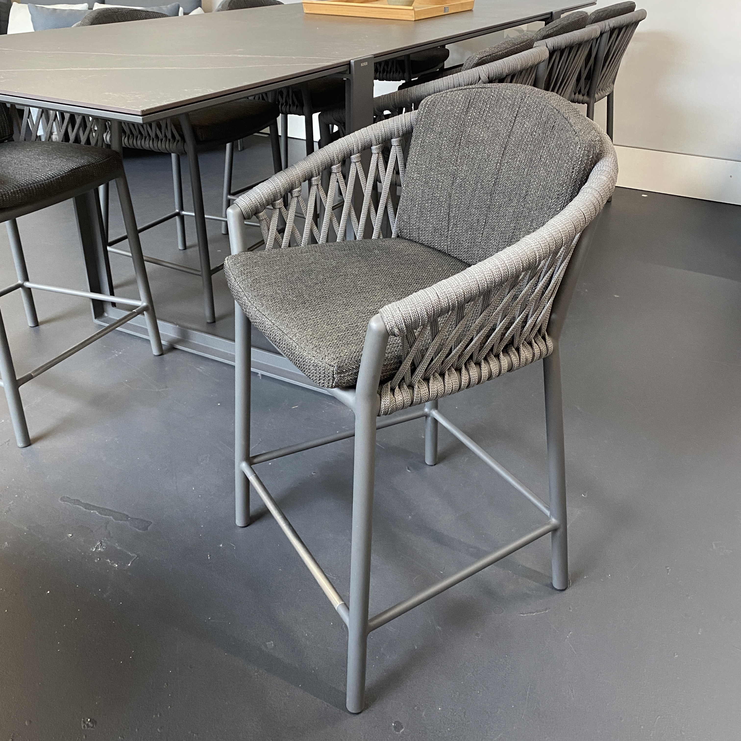 Diningset Borek High Dining FARO en stoelen MAJINTO