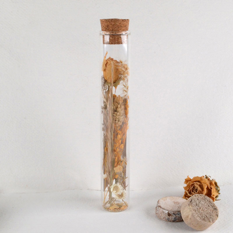 Glazen Tube met Droogbloemen en Sticker ‘Zomaar Iets Leuks’
