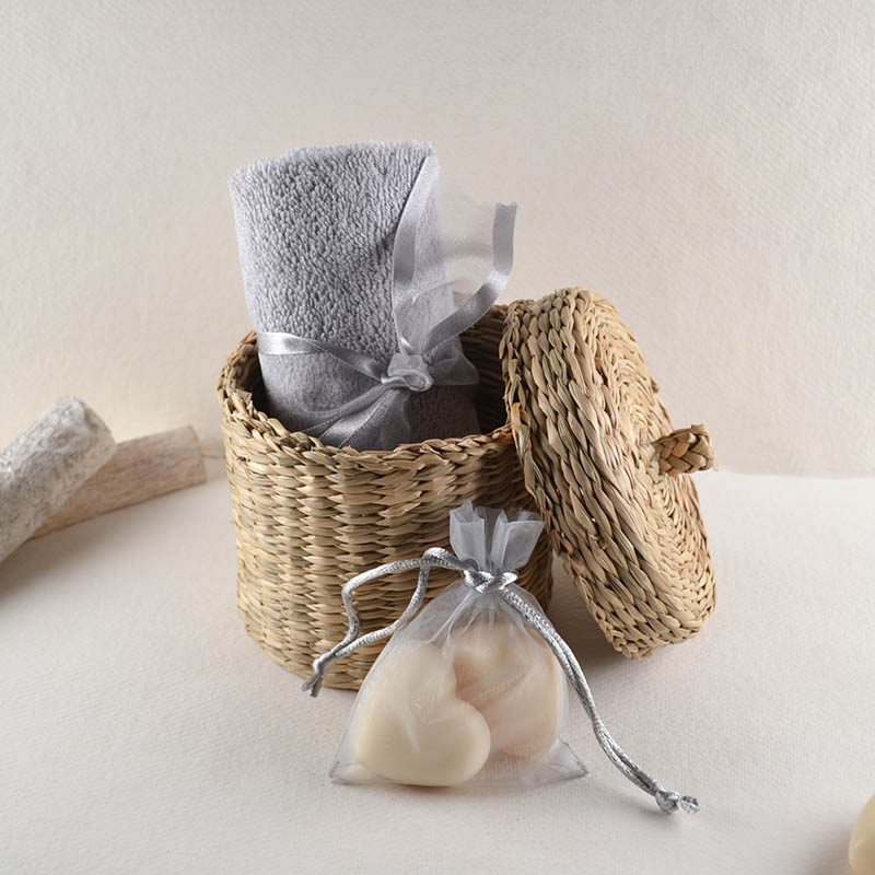 Mandje met Gastendoek & Zeephartjes – Lichtgrijs