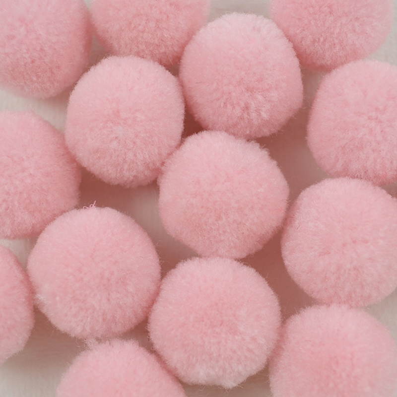 Pompon Lichtroze – Zacht en Vrolijk Detail