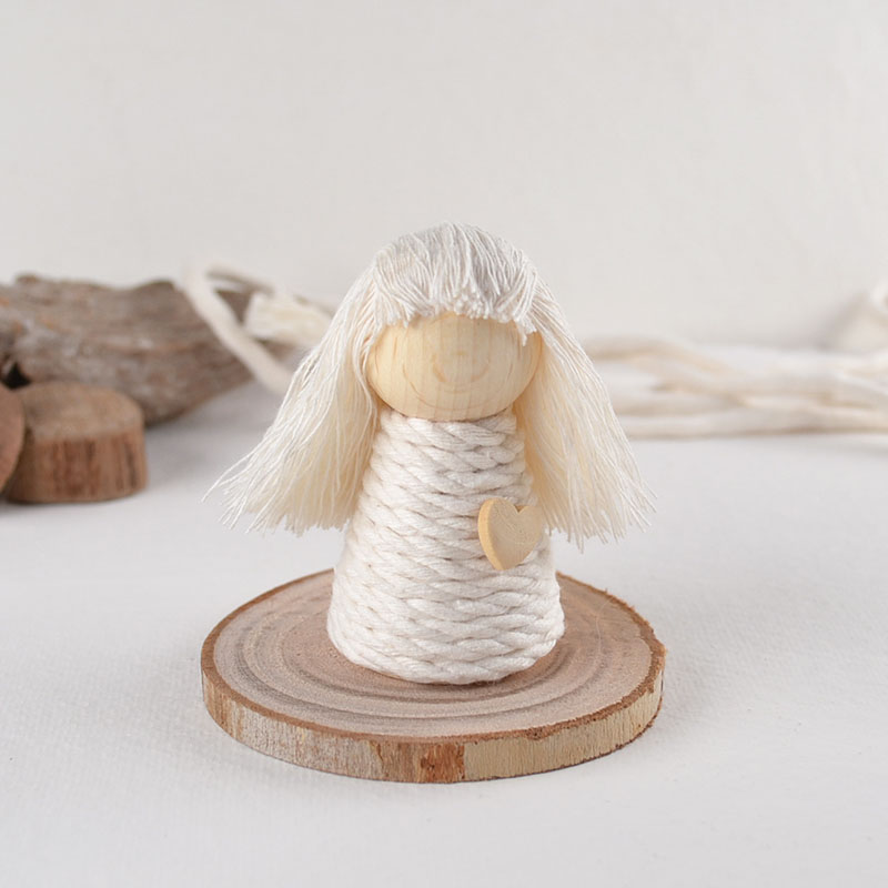 Houten Kegelpoppetje met Macramé en Hartje – 4 Kleuren