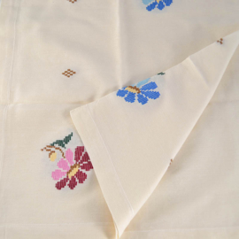 Crèmekleurig Tafelkleed met Bloemenborduursel