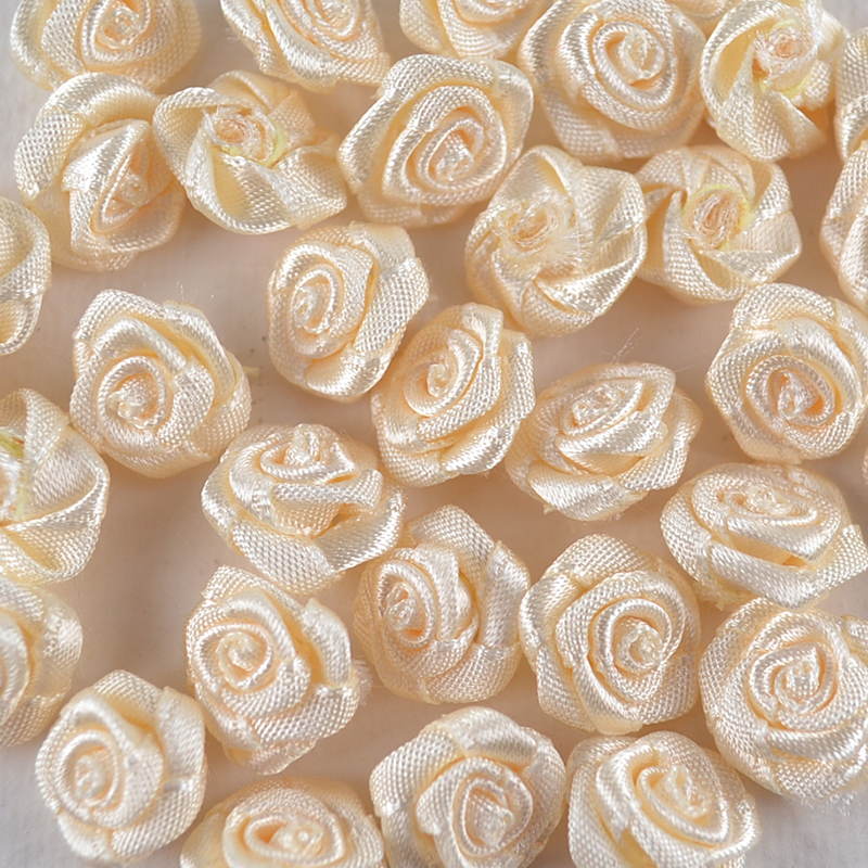 Satijnen Roosje – Crème