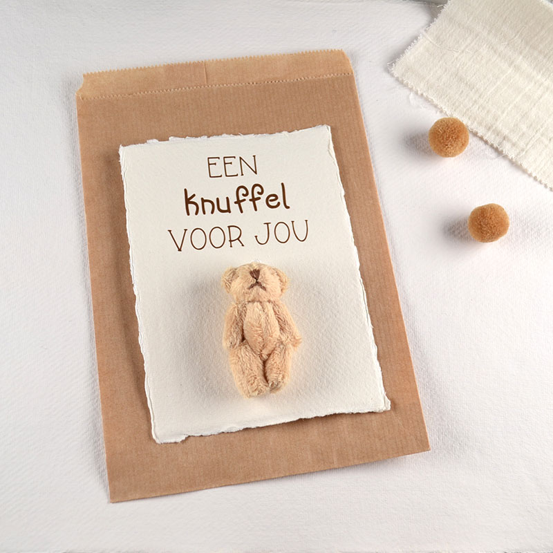 Knuffelkaart met Stoffen Beertje en Kraft Zakje