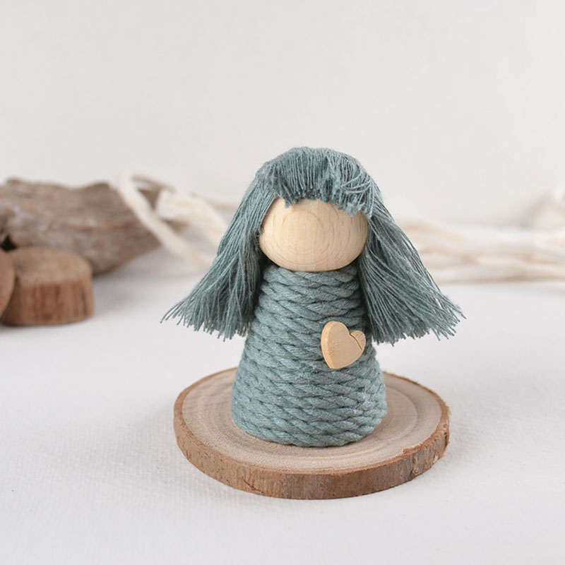 Houten Kegelpoppetje met Macramé en Hartje – 4 Kleuren