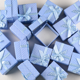 Cadeaudoosje Blauw met Stipjes en Strik