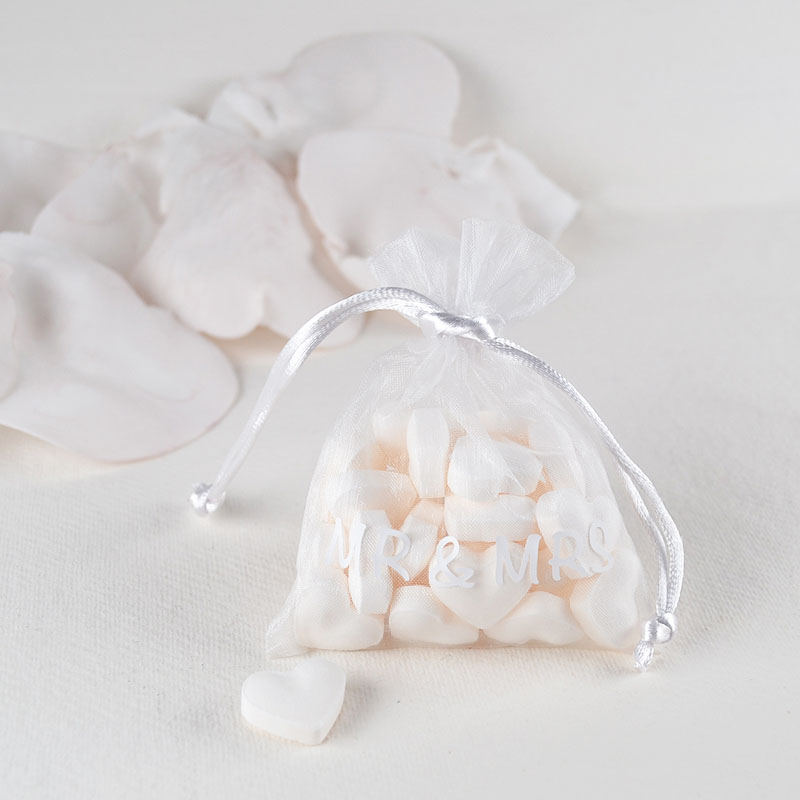 Trouwbedankje in Organza Zakje met Tekst en Snoephartjes