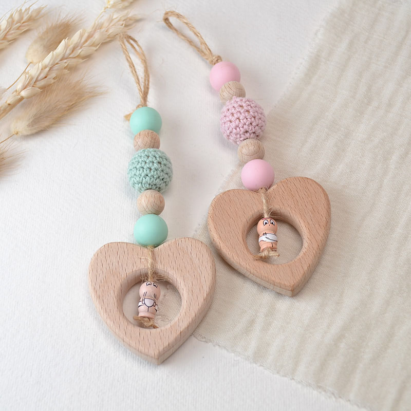 Houten Hartjeshanger met Kralen & Baby Poppetje