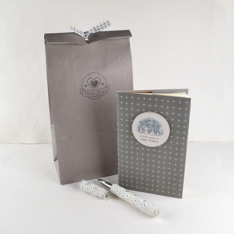 Cadeauzakje ‘Voor Jou’ Met Notitieboekje en Pen in Grijstinten