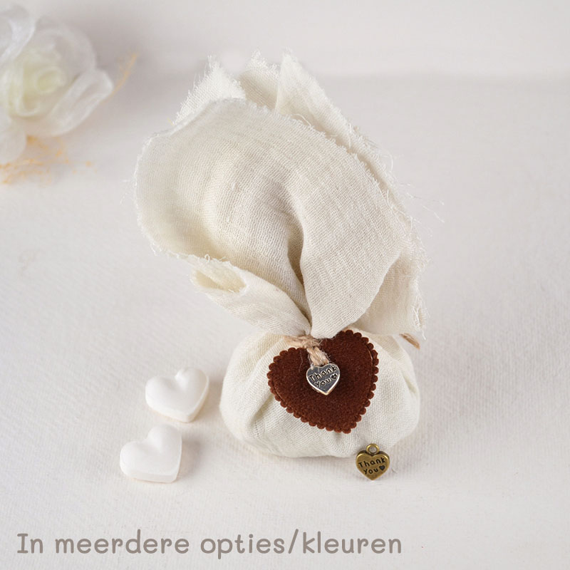 Buideltje van Katoen met Snoephartjes, Vilten Hartje en Bedeltje