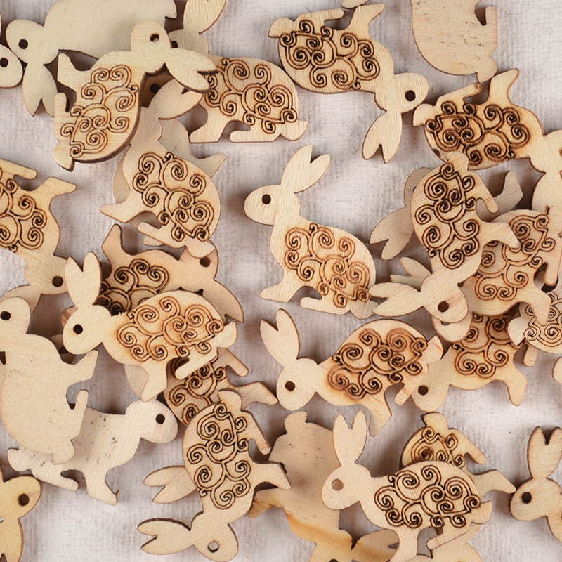 Houten Konijntje met Krullenpatroon – Blank & Gebrand