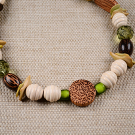 Ketting met Houten en Acryl Kralen in Natuurtinten
