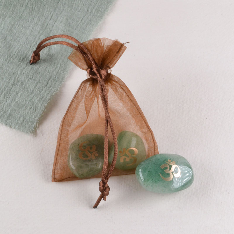 Bruin Organza Zakje met Aventurijn en Ohm Symbool