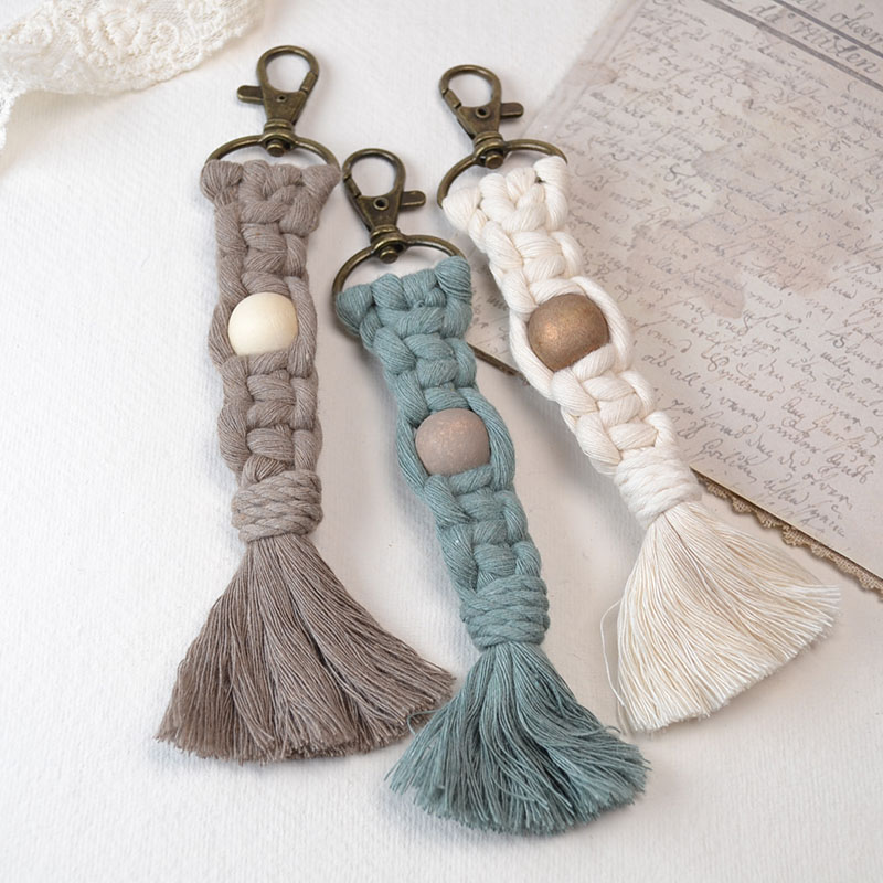 Macramé Sleutelhanger of Tashanger met Houten Kraal