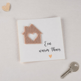 Kaartje met Vilten Huisje Een Warm Thuis