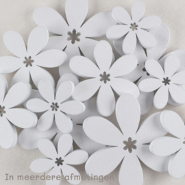 Witte Houten Bloem – Glad en Fijn Afgewerkt