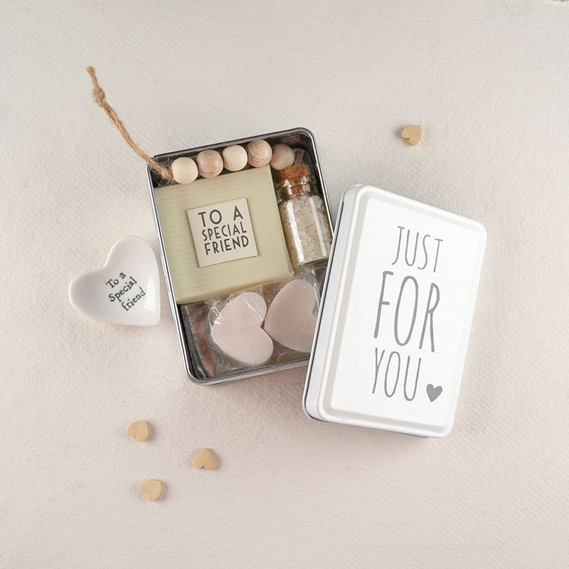 Cadeaublikje met Hartjeszeep, Badzout & Zeepbakje – Just for You