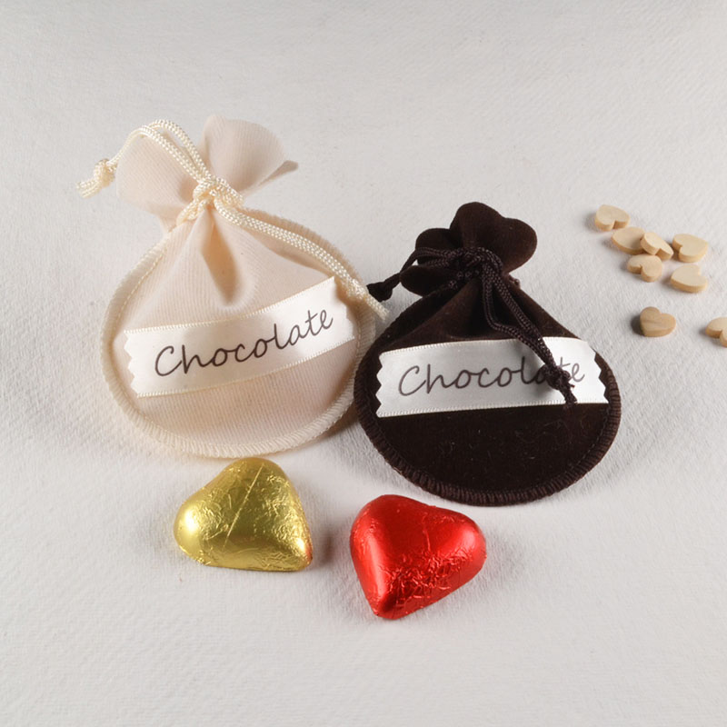Zakje Chocolate met Gouden of Rode Chocoladehartjes