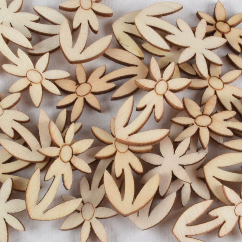 Bloemetje Hout – Blank met Fijne Details