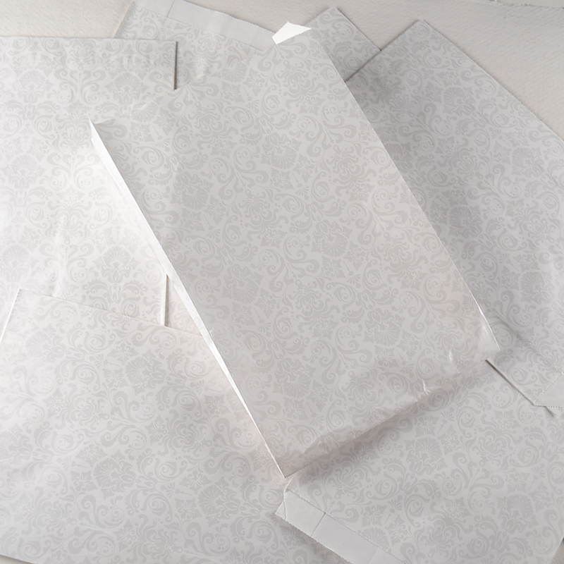 Papieren Blokbodem Zakje – Wit met Zilveren Barokprint