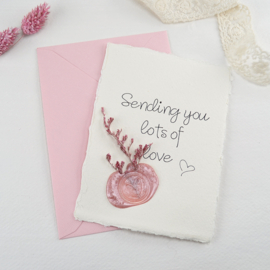 Kaart Sending you lots of love met envelop