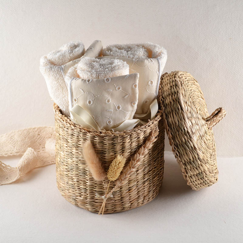 Mandje met Gastendoekjes & Droogbloemen – Ivoor
