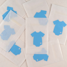 Zakje pergamijn met een blauwe romper-design