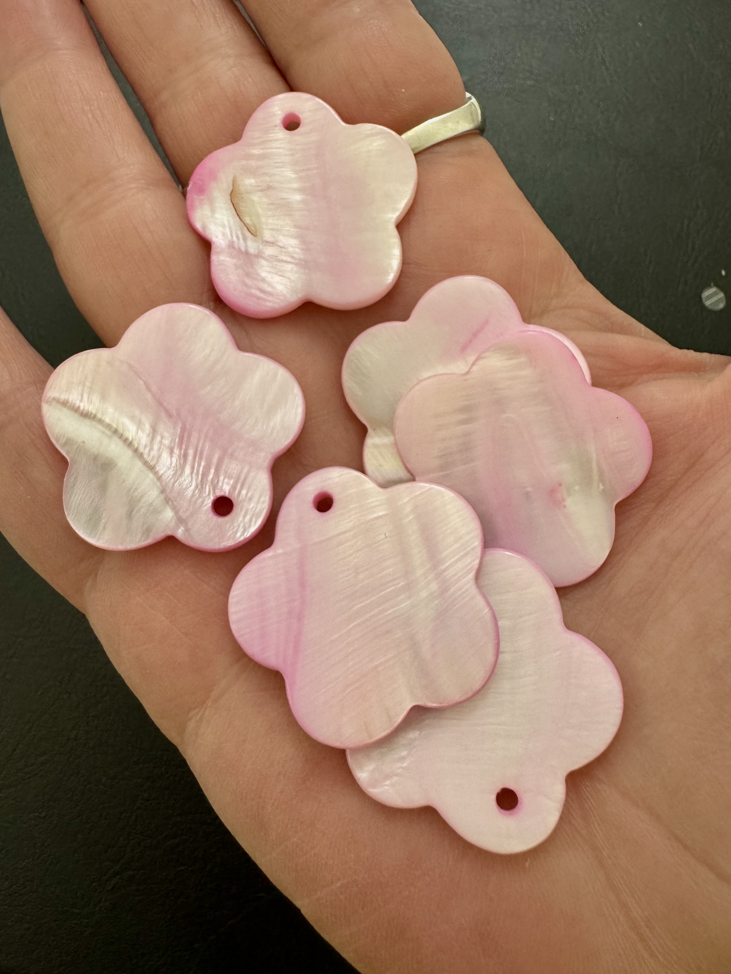 Schelpen hangers roze | 30mm | 6 st