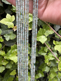 Labradoriet cubes | 2mm | per streng
