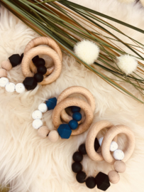Bijtring marine blue, white & wood