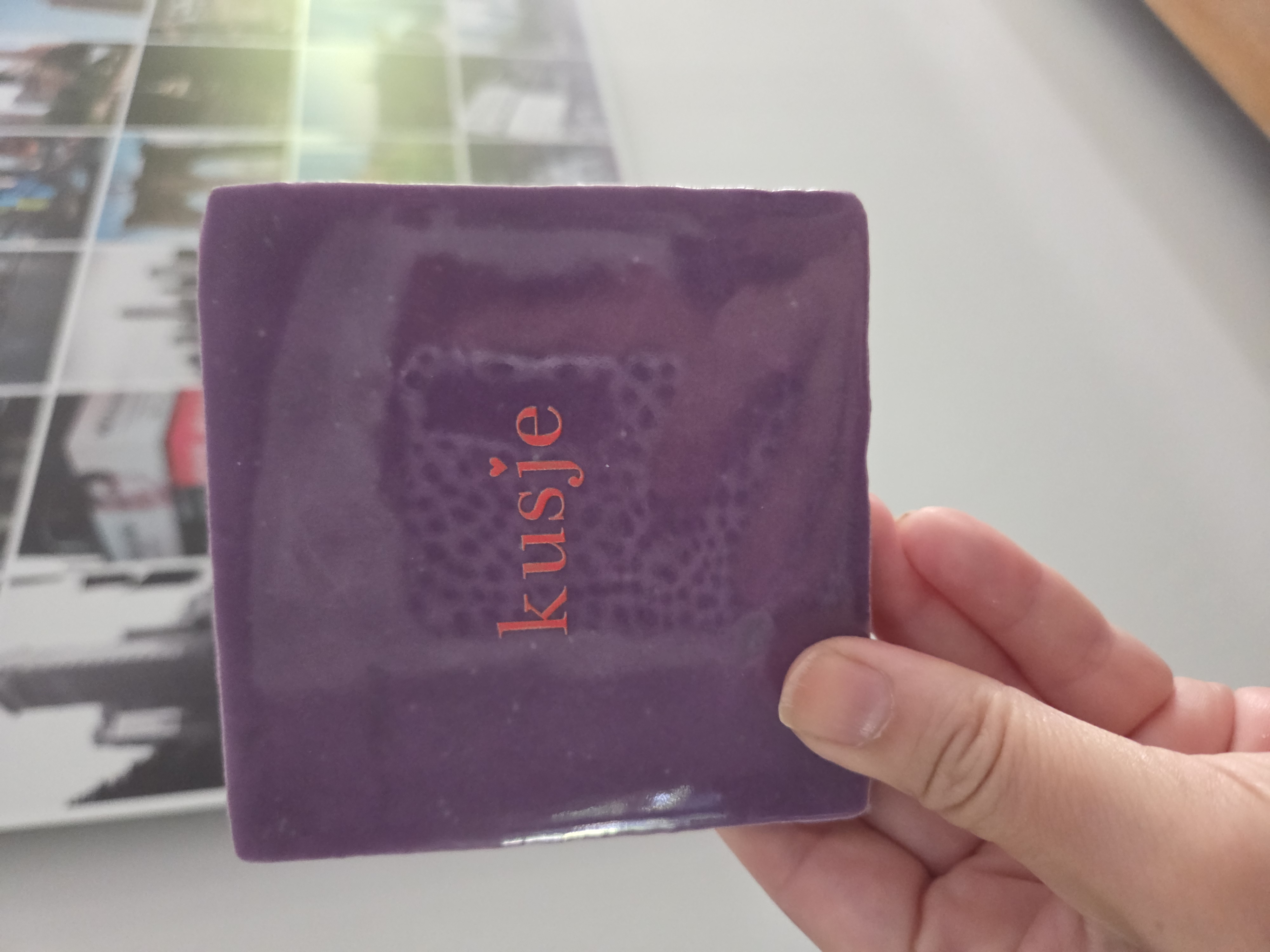 Tegeltje | Kusje paars