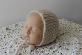 Newborn bonnet licht beige