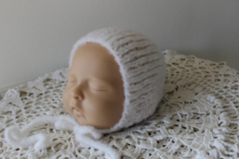 Newborn bonnet wit