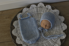 Newborn rompertje met bonnet lichtblauw