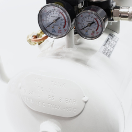 Olievrije luchtcompressor met 24L-tank 0,95HP 110l/m en 700W