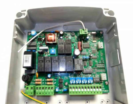 Ditec Entrematic E2 steuert 2 Motoren 230V.