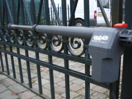 Quiko EON 400. kompletter Satz linker und rechter Motor. Für Tore mit Flügeln von 1,5 bis 4 Metern und bis zu 700 kg.