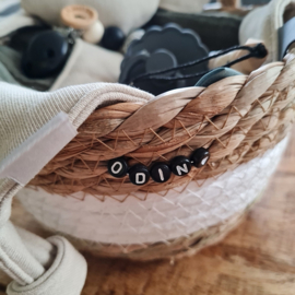 Kraamcadeau in een mandje | Okergeel