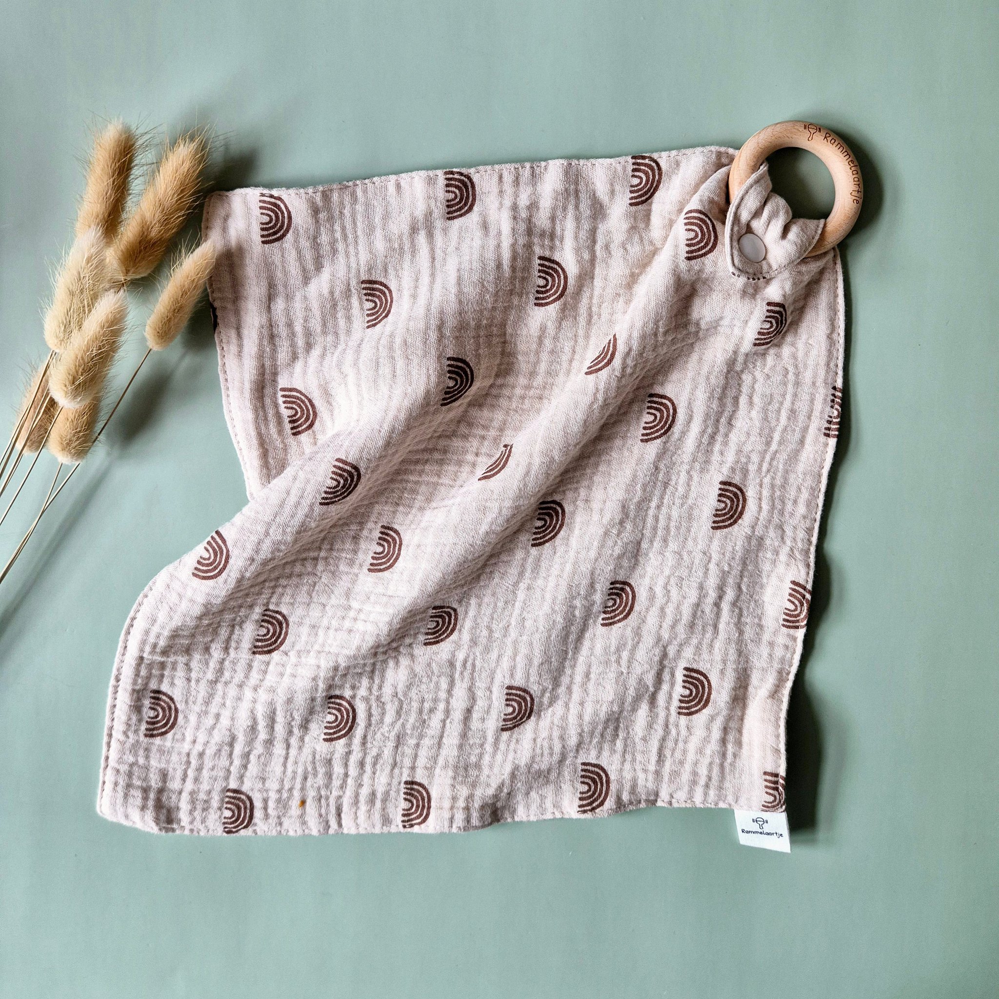 Knuffeldoek met bijtring | Regenboog