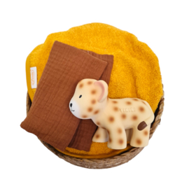Kraamcadeau in een mandje | Okergeel