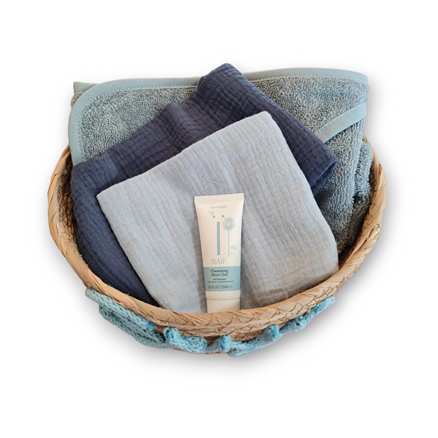 Kraamcadeaumand met badhanddoek