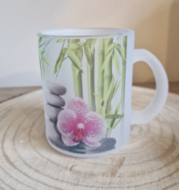 Theeglas met orchidee