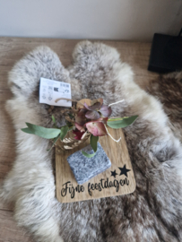 Houtenplankje met amberblokje