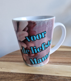 Mok met vlinder